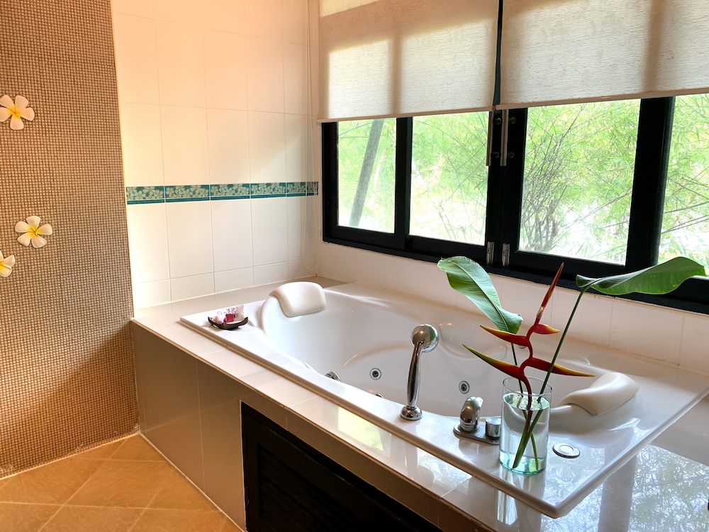 Sand Sea Beach Resort 45/46