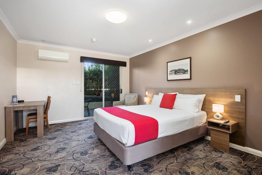 PREMIER, QUEEN BED