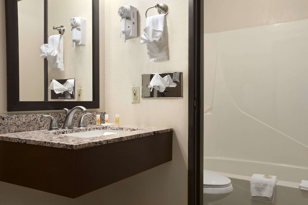 Days Inn & Suites by Wyndham Gunnison 44/46