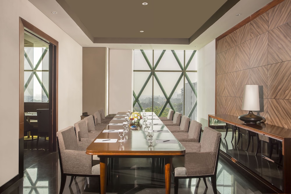 Swiss-Belhotel Bogor 51/63