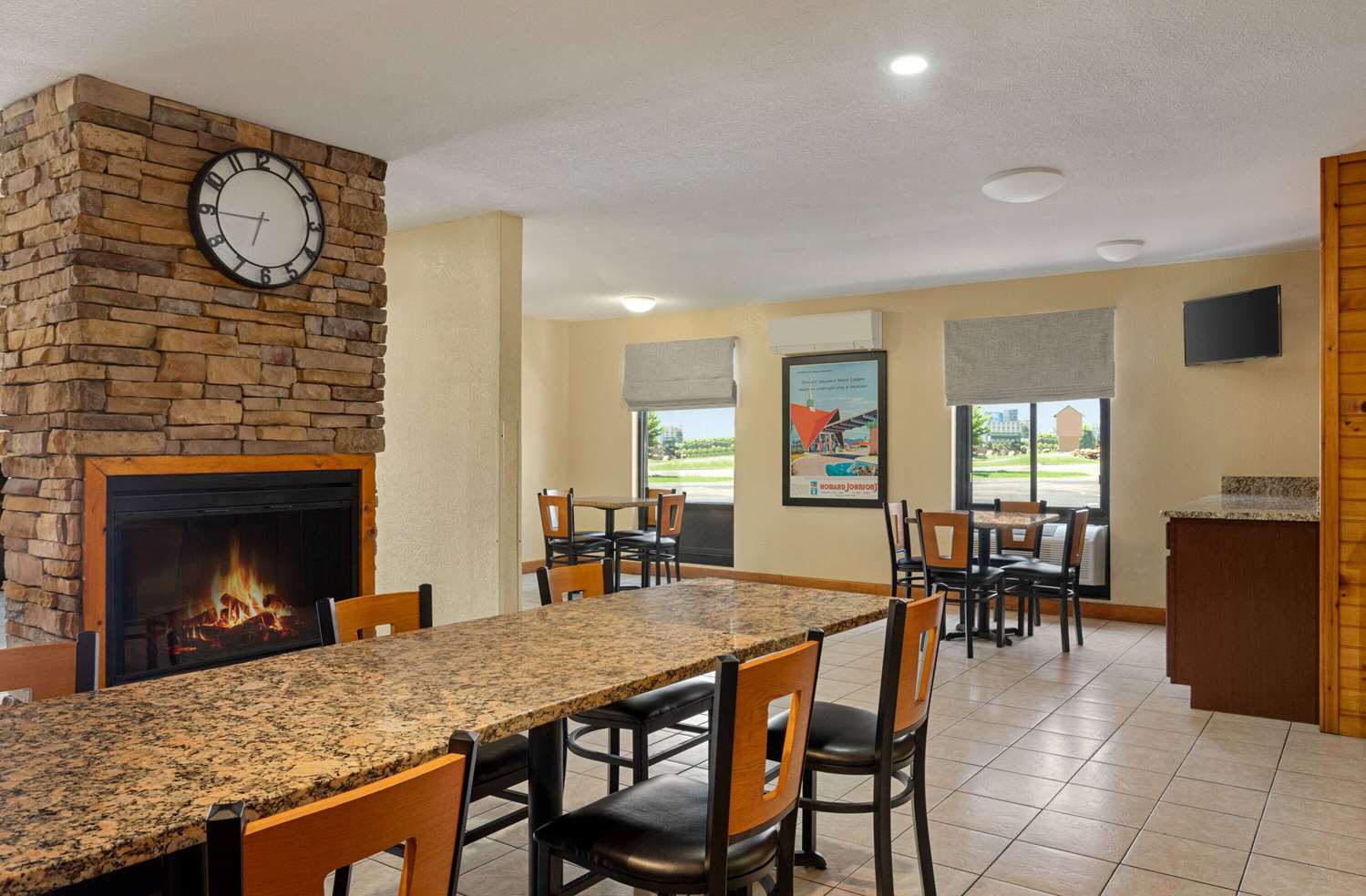 Howard Johnson By Wyndham Pigeon Forge 50/68