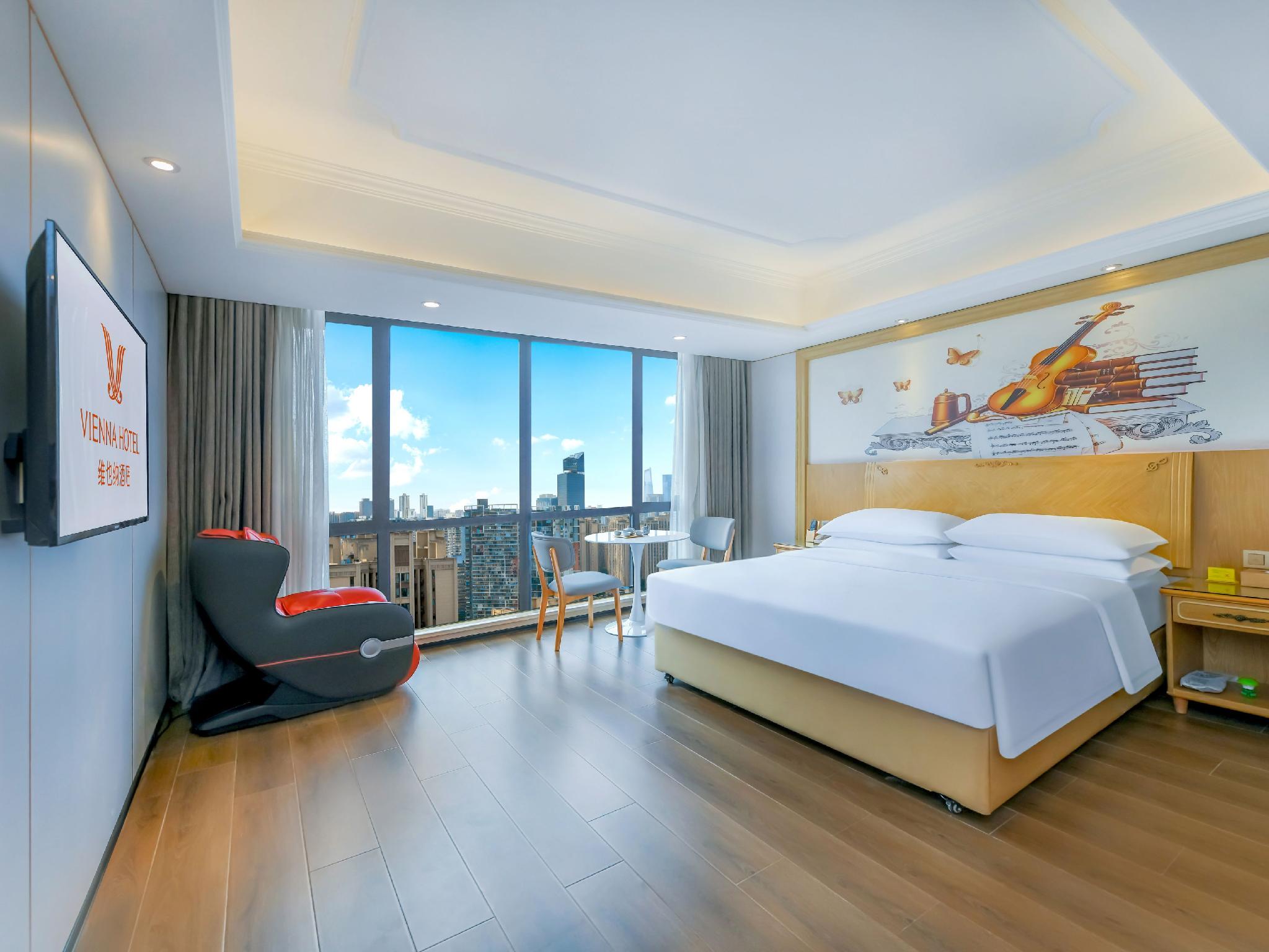 Vienna Hotel (Chongqing Yangjiaping Pedestrian Street Light Rail Station) 20/50