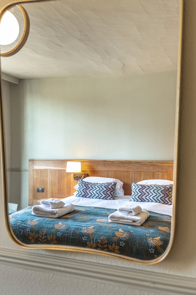 The Feathers Hotel 25/50