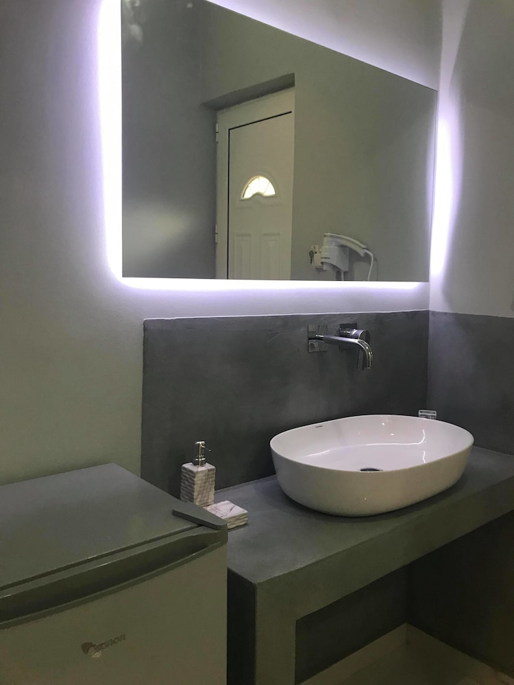 Zante Pantheon Hotel 66/67