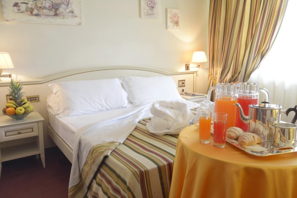 Hotel President 22/43