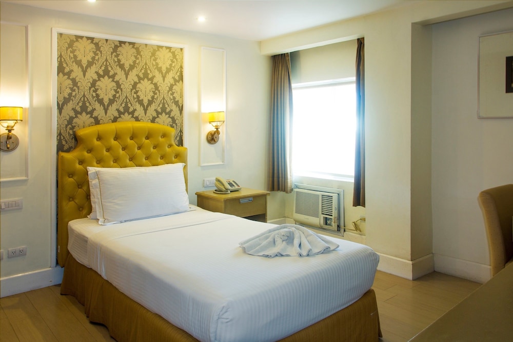 Hotel St. Ellis 24/64