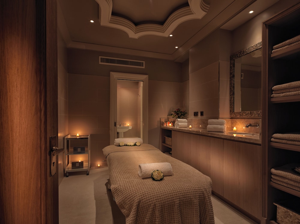 THE LALIT LONDON 44/72