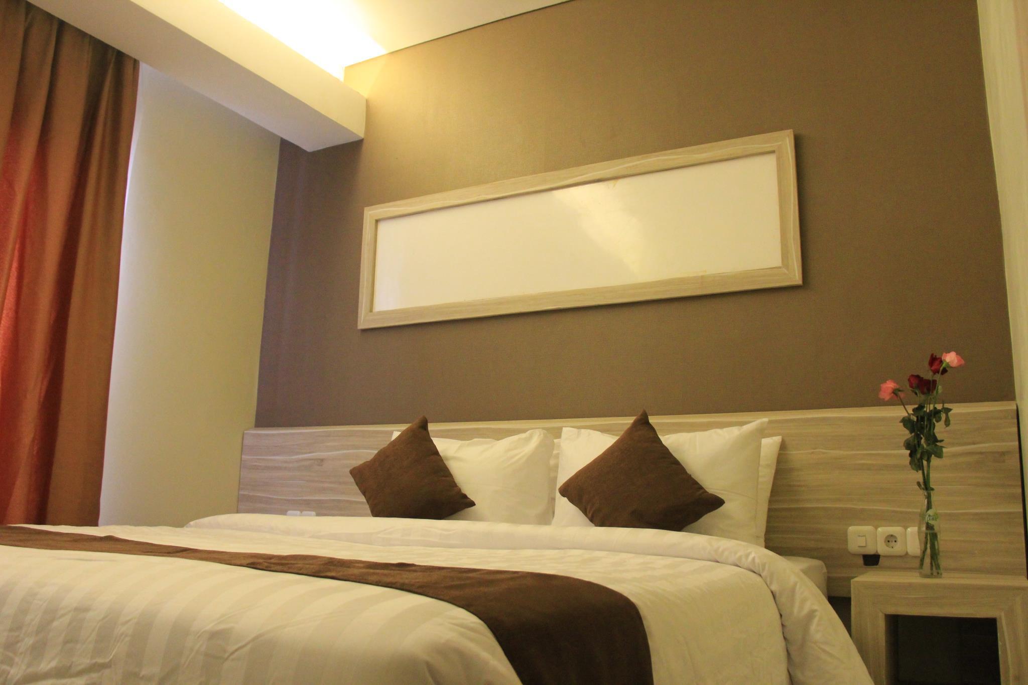 Red Chilies Hotel 2/7