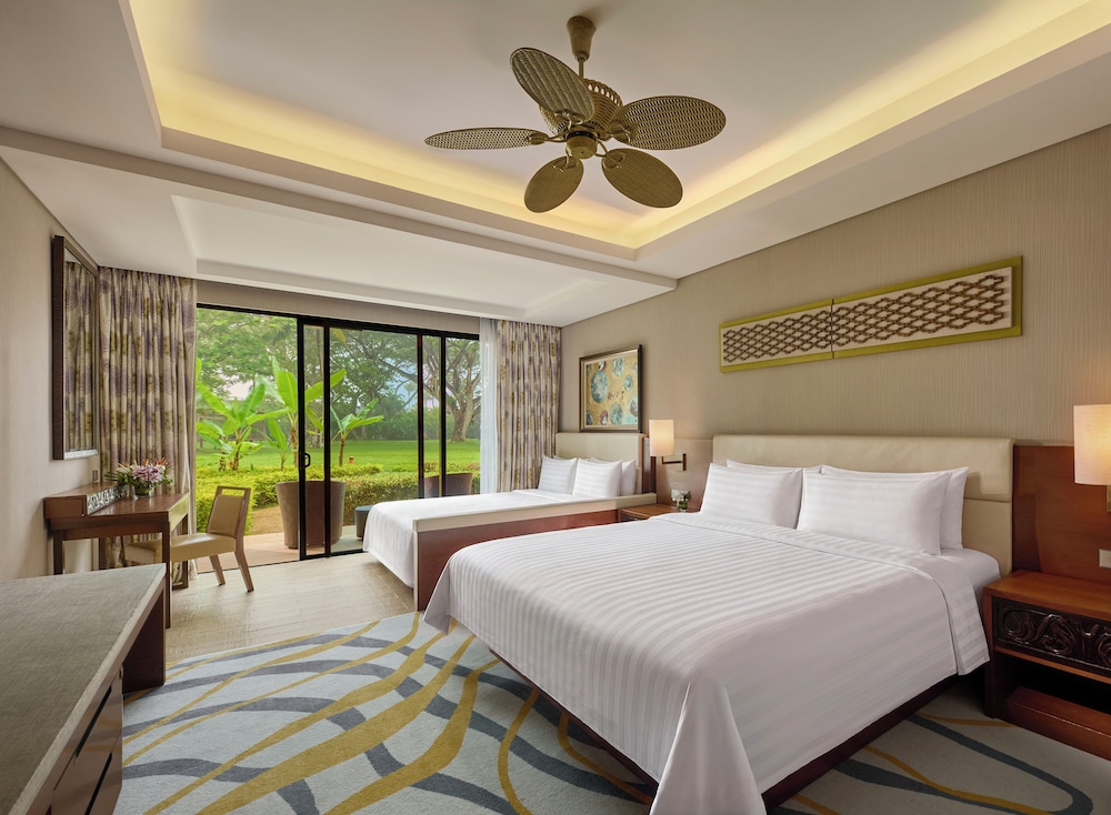 Family, King and Queen Bed