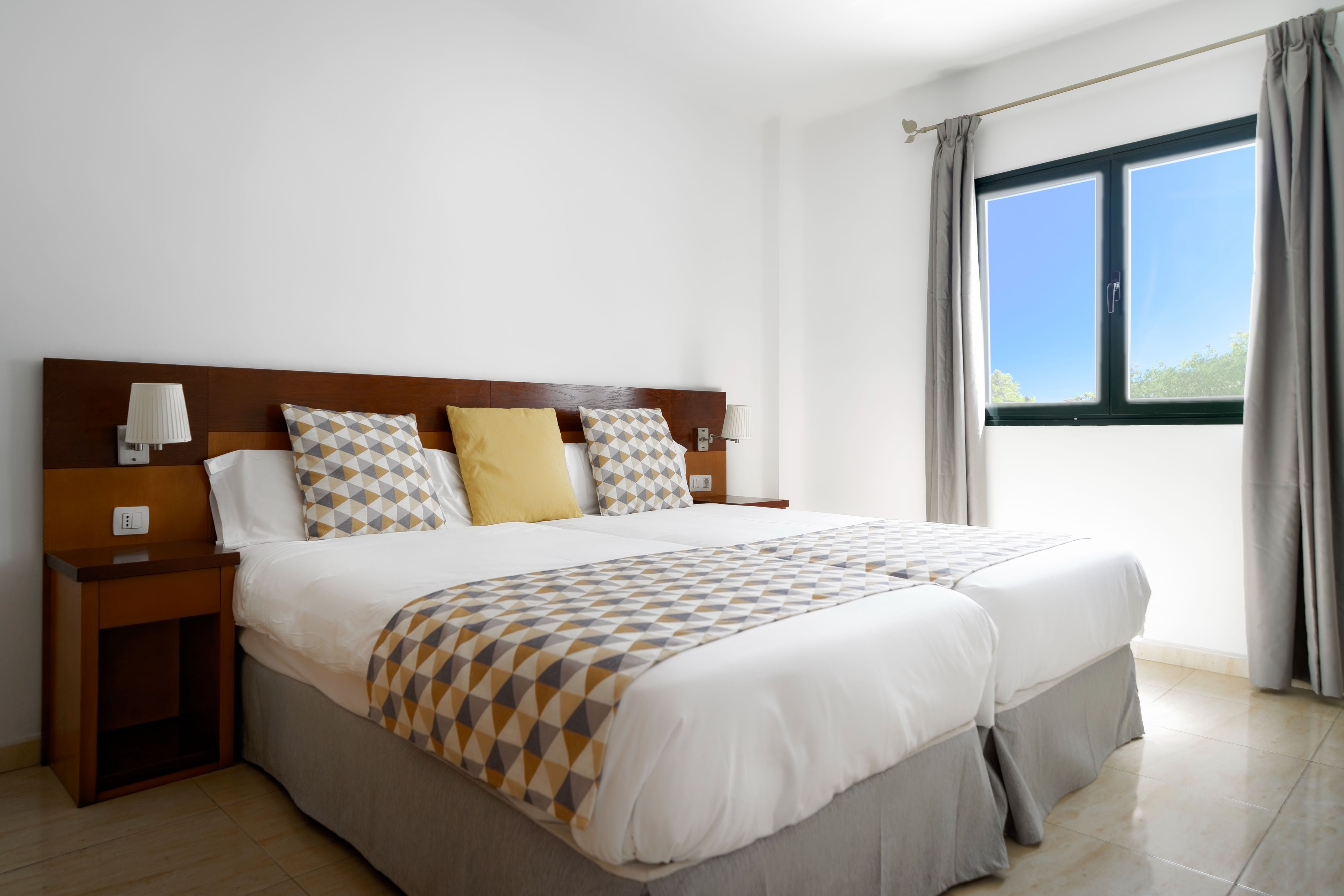 2 Bedrooms, Apartment