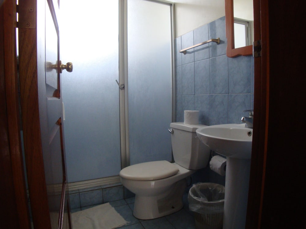 La Guaria Inn And Suites Hotel 12/65