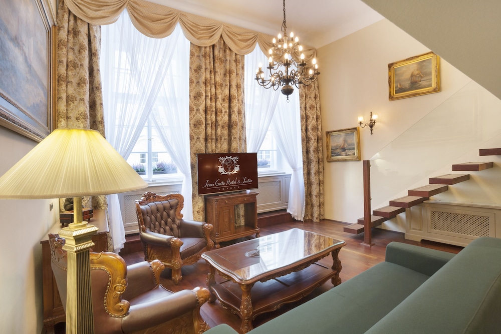Iron Gate Hotel And Suites 38/71