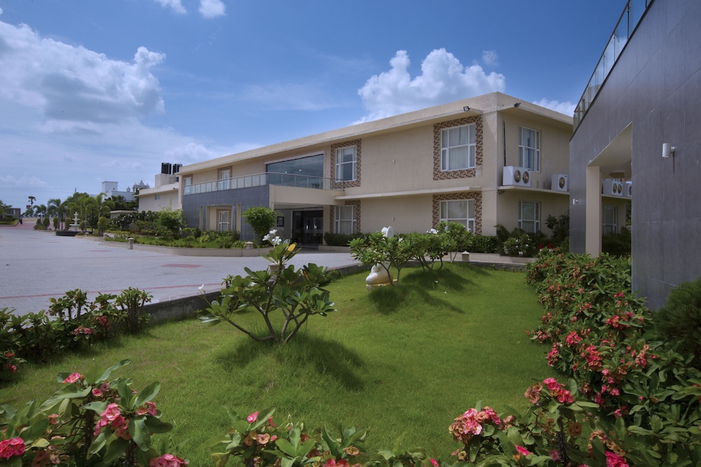 Landmark Pallava Beach Resort Mahabalipuram Chen 28/32