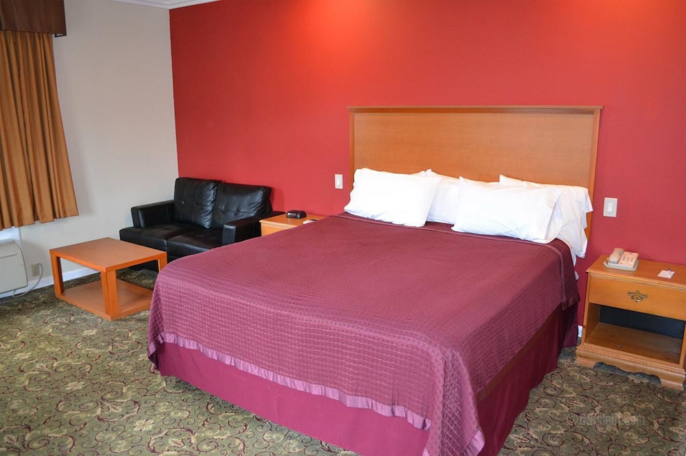 The Miramar Inn and Suites 21/50