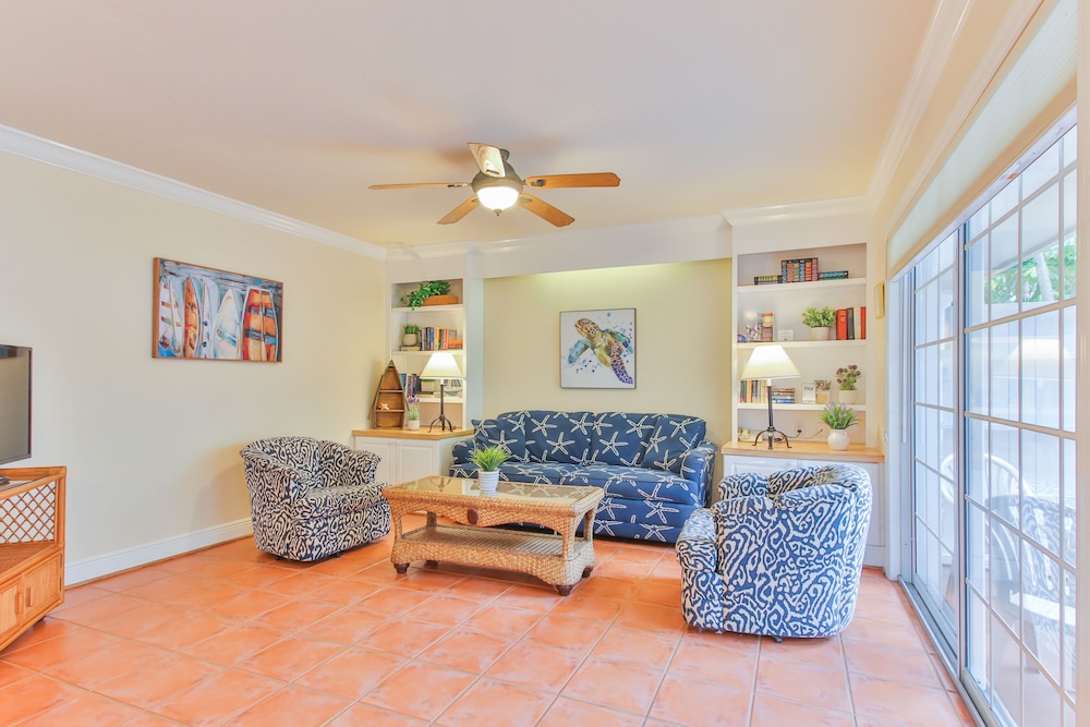 Tortuga Inn Beach Resort 34/76