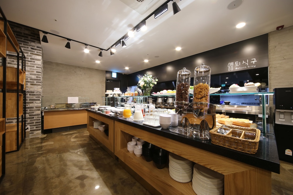 Noblestay Hotel 8/50