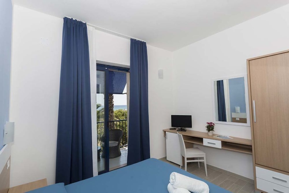 Tichos Greenblu Hotel 26/63