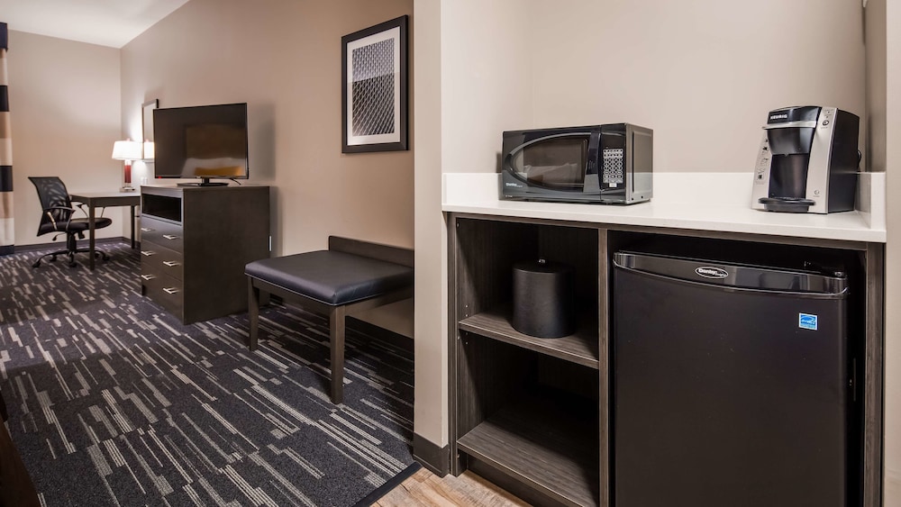 Best Western Plus Cranberry-Pittsburgh North 37/52