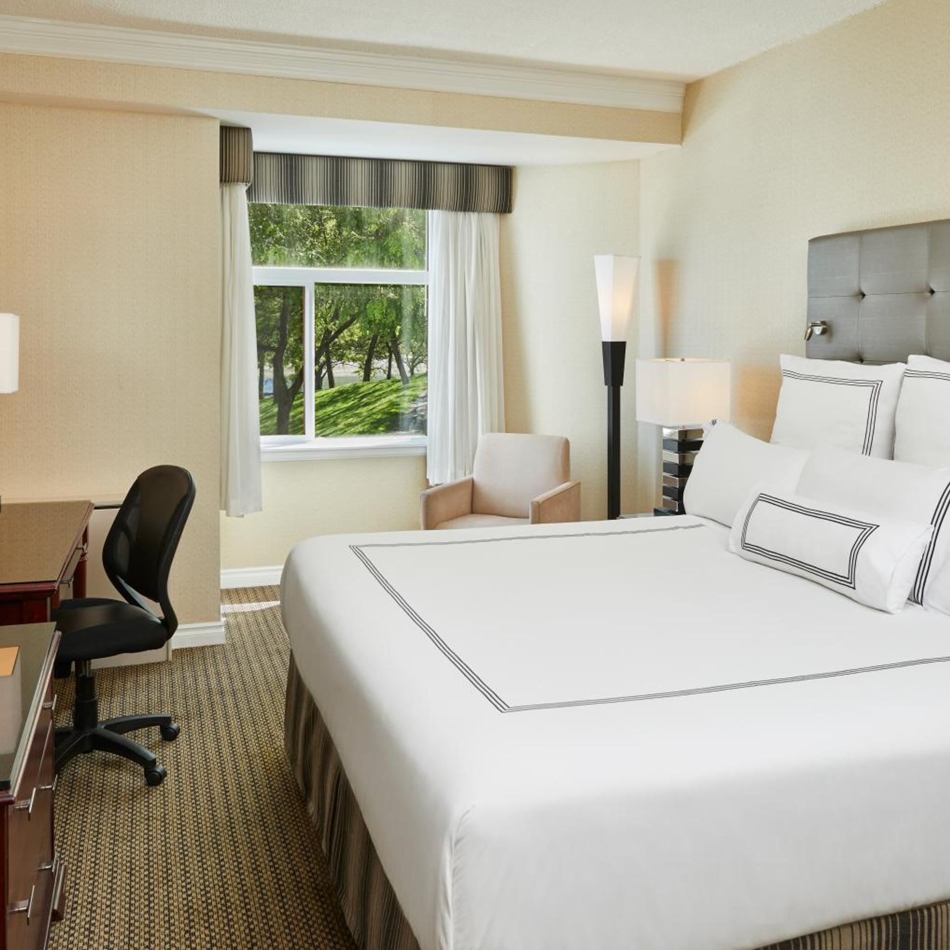Premium, King Bed, Garden or Partial Water View, Balcony