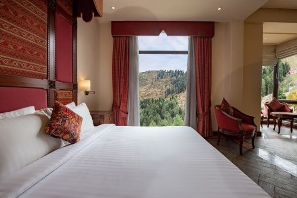 Pearl Continental Malam Jabba 13/50