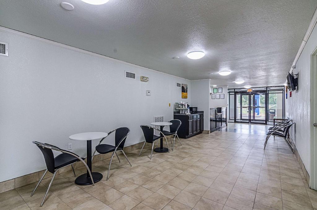 Motel6 Troy, AL 25/35
