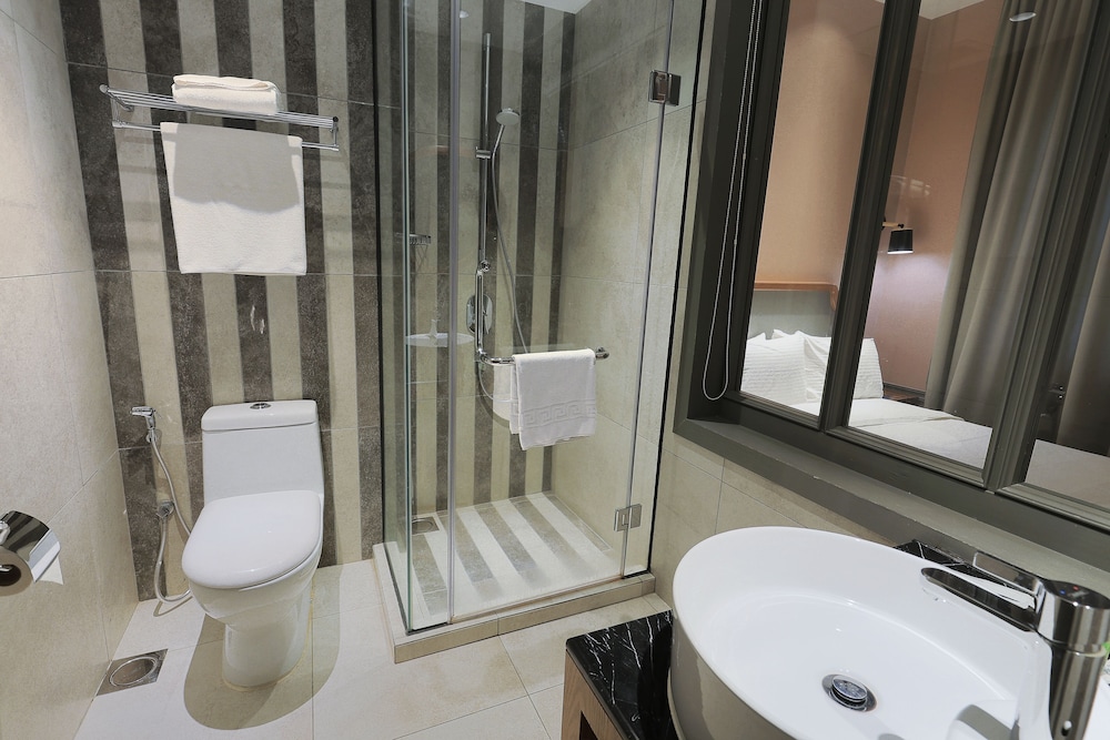The Jesselton Hotel 46/50