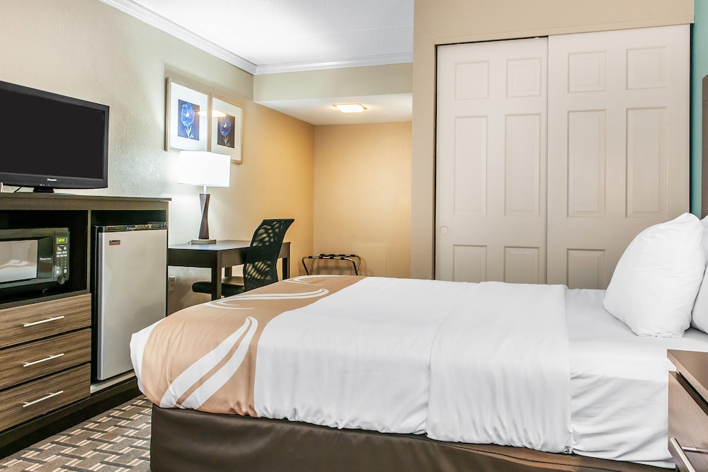 Standard, Queen Bed, Quality Inn Findlay 3/8