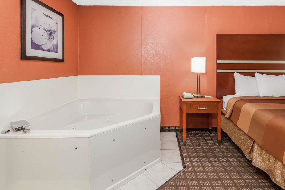 Days Inn By Wyndham Dalton 11/33