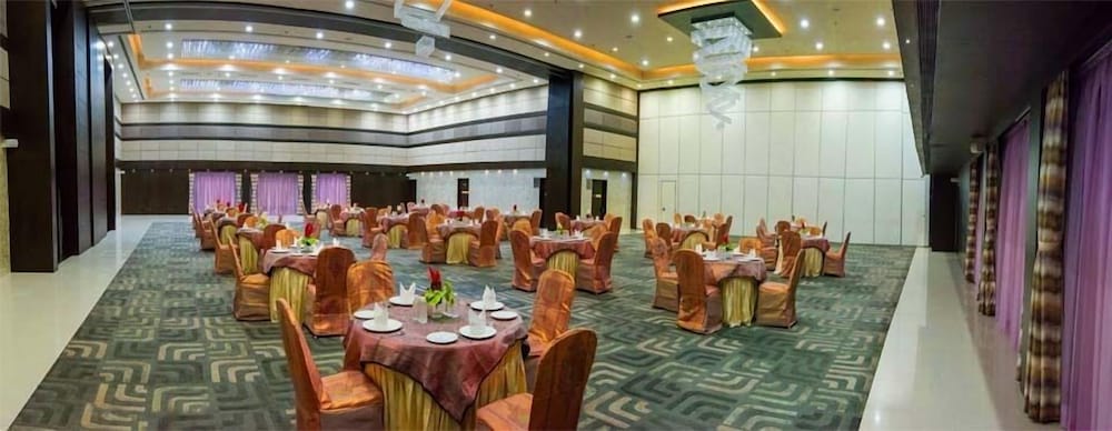 Narayani Heights Hotel and Resort 14/17