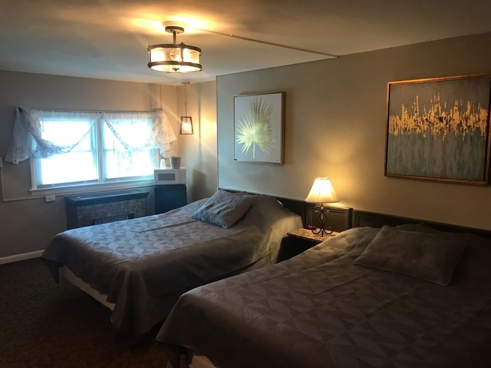 Simmons Motel 43/74
