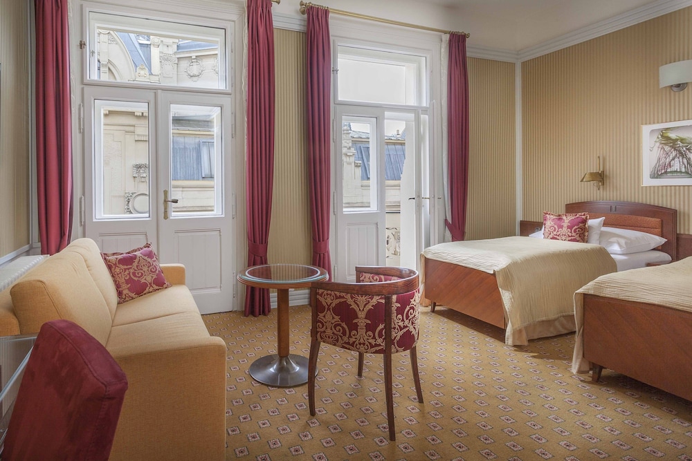 Hotel Paris Prague 25/50