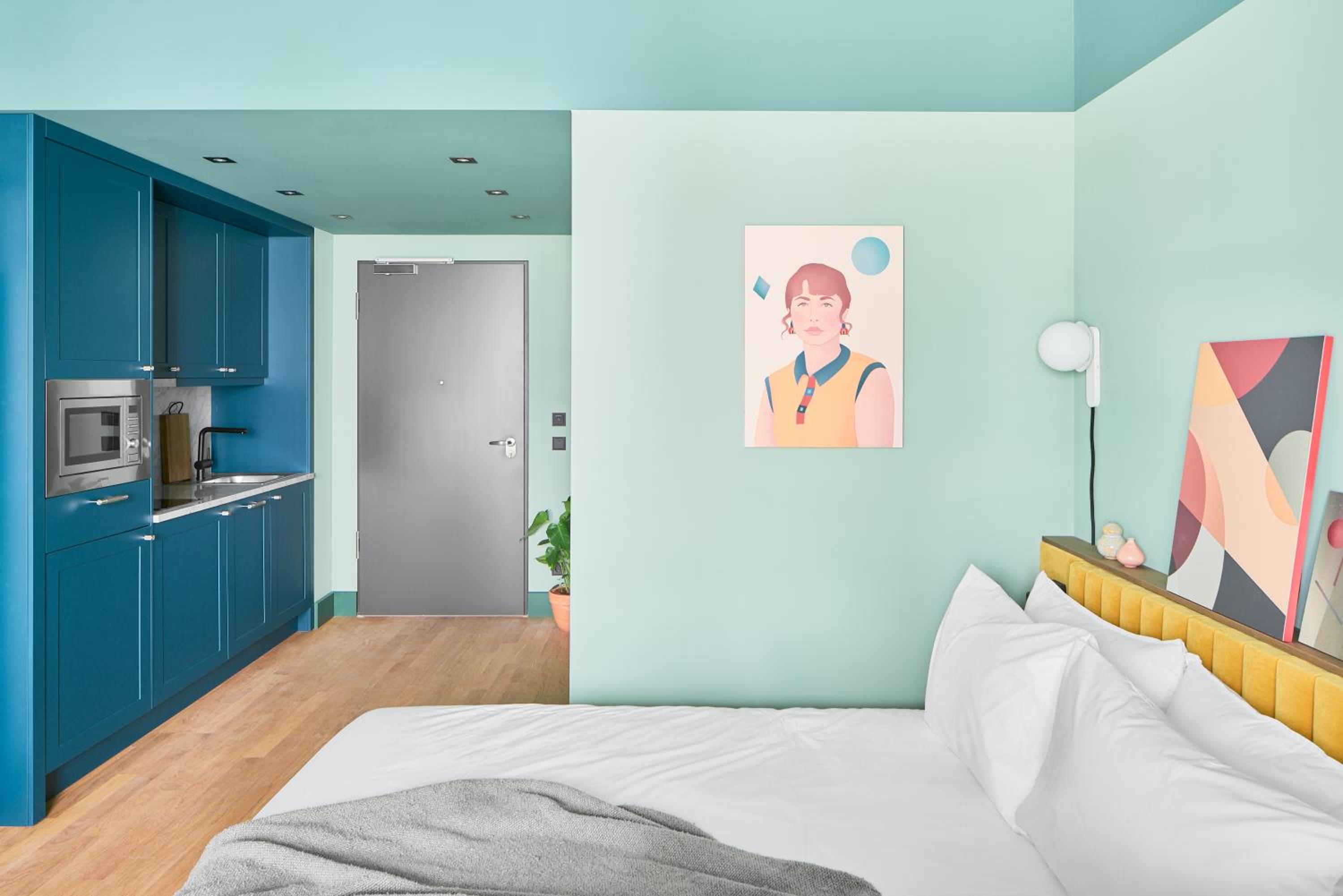 Studio, King Bed, Balcony