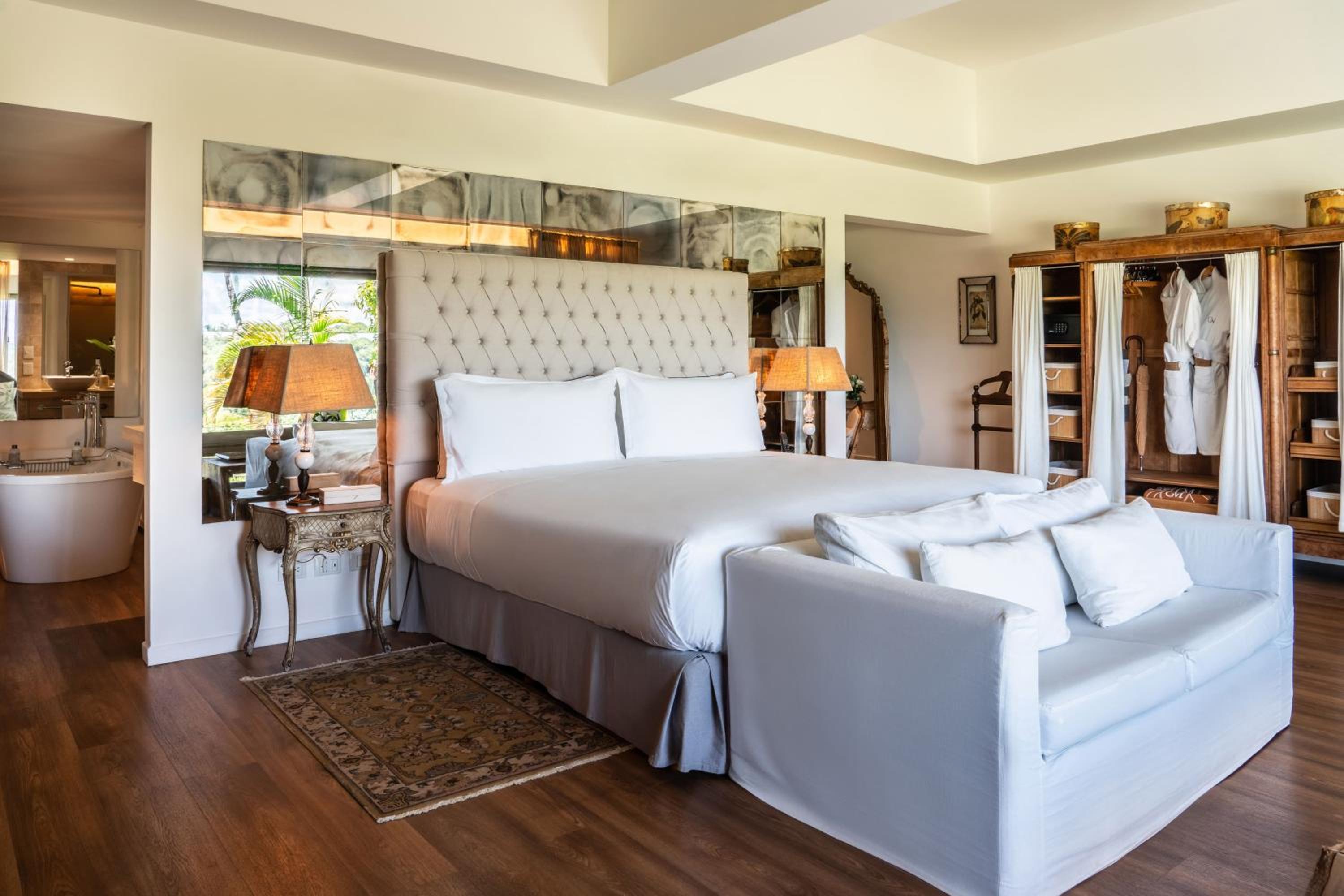 Red Level, Grand, Suite, King Bed, Waterfall View