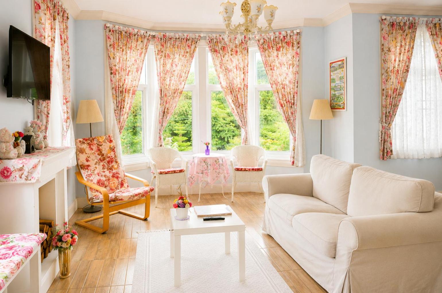 Hillsborough The English Country House 28/50
