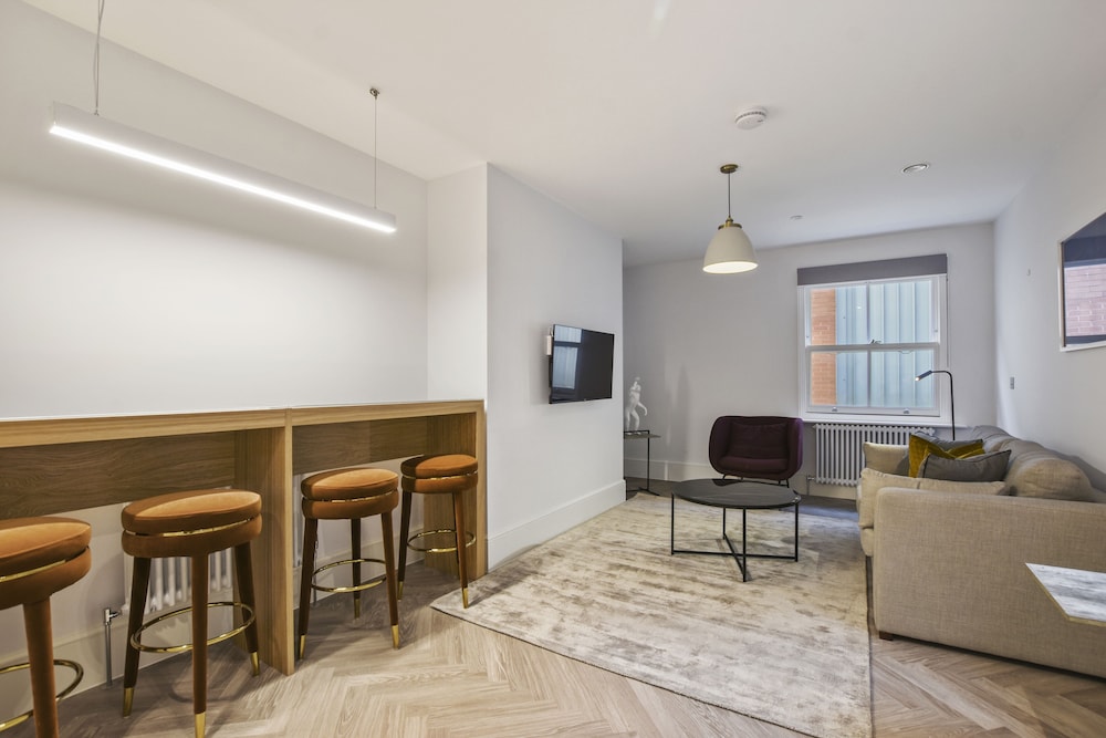 Victoria House by Aeria Apartments 44/48