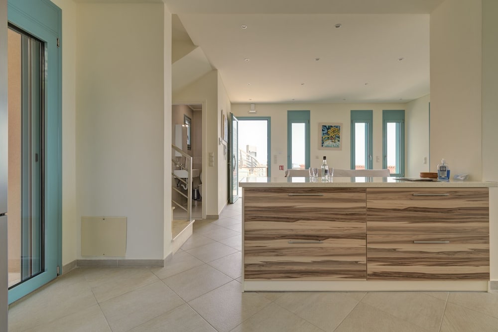 Ouzo Villas 8/50