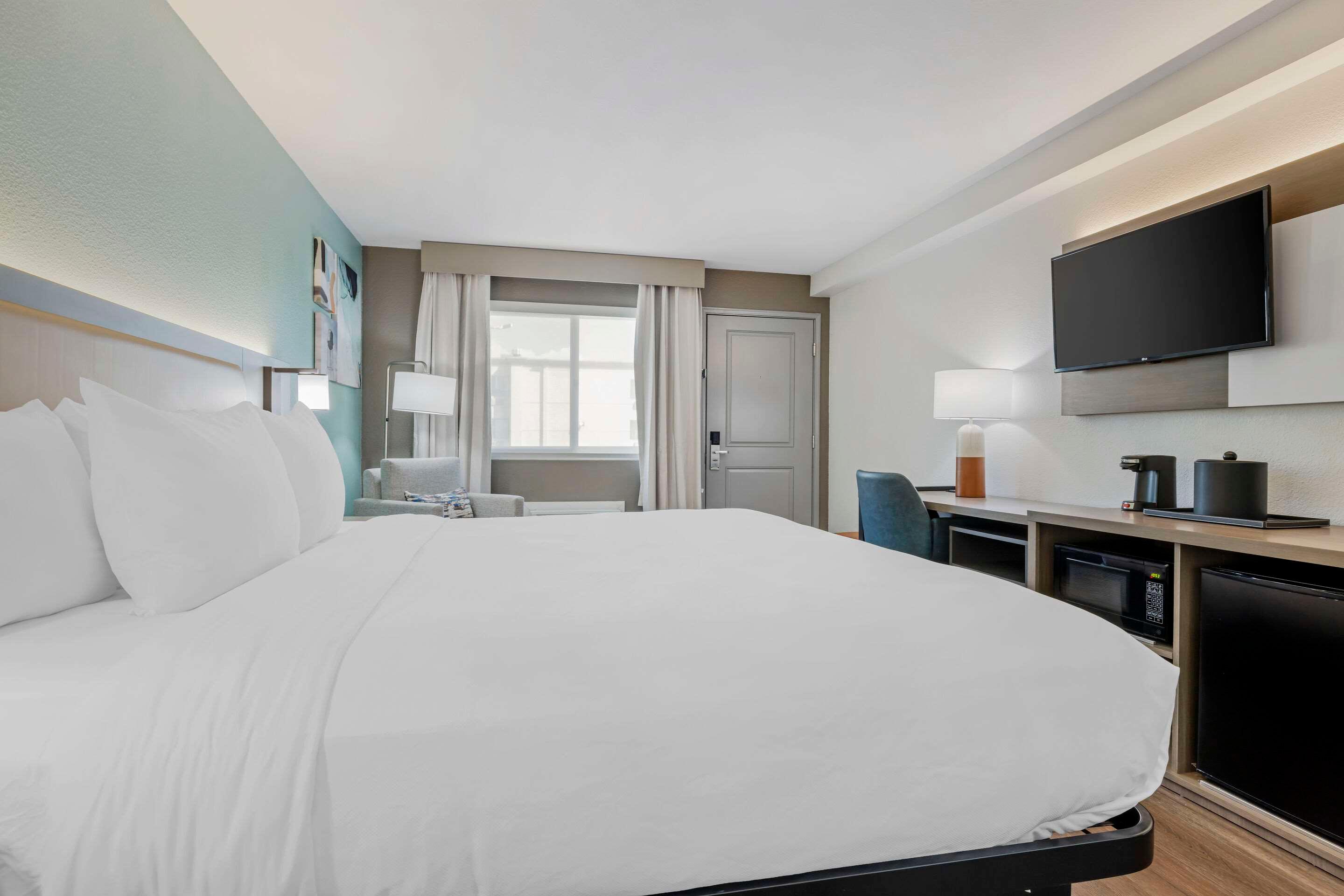 ROOM, KING BED