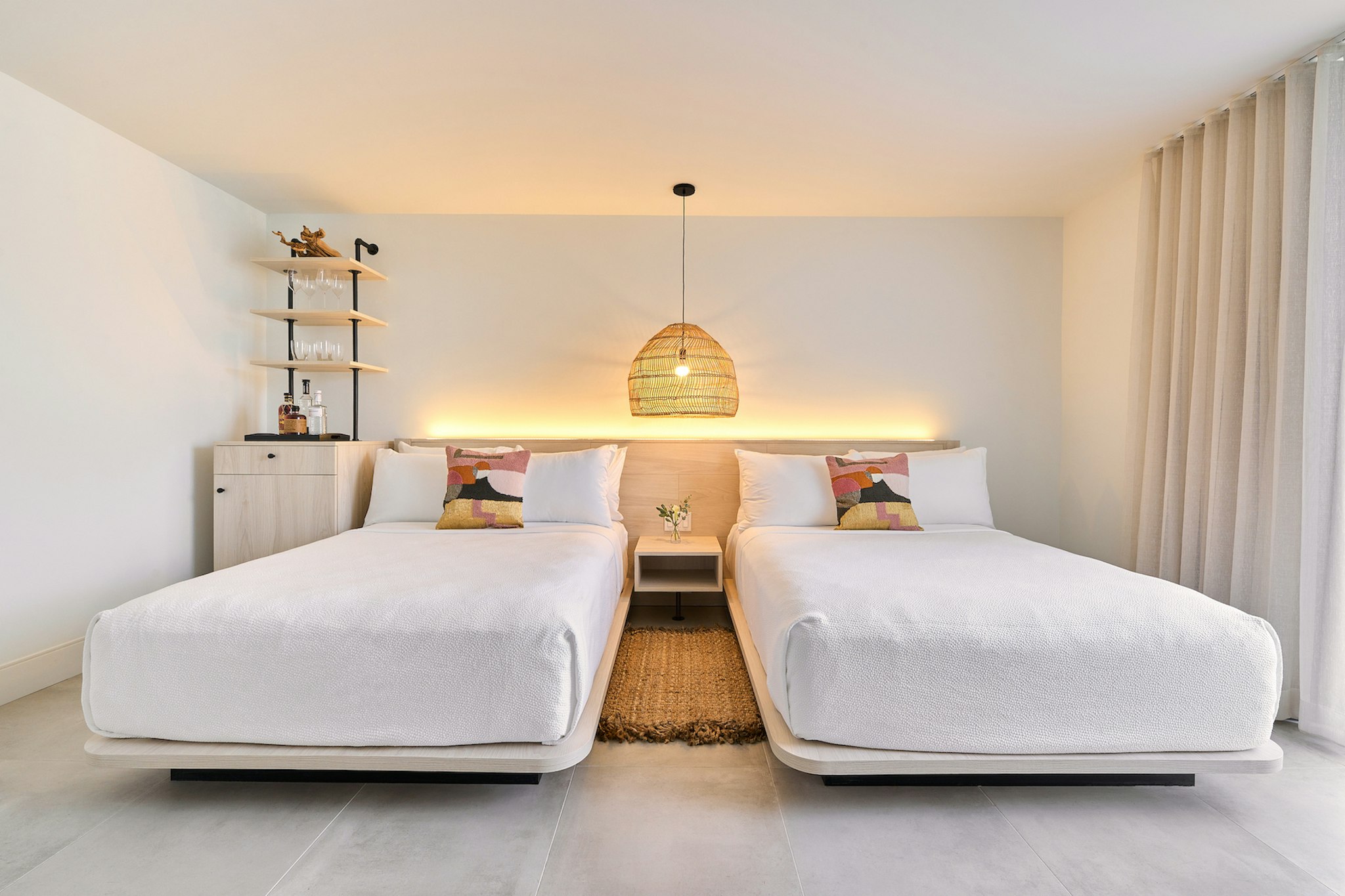 SUITE, 2 DOUBLE BEDS