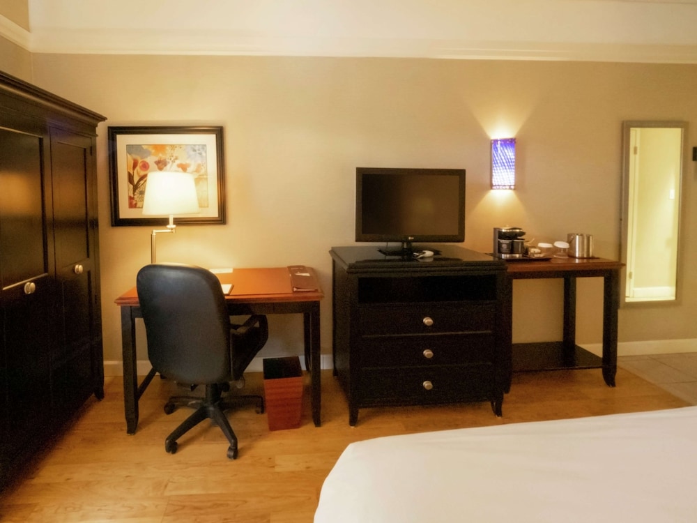 Doubletree By Hilton Buffalo Amherst 55/64