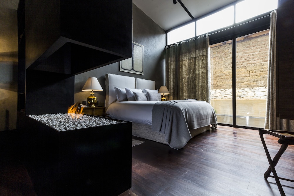 Uvence Arte + Hotel 18/50