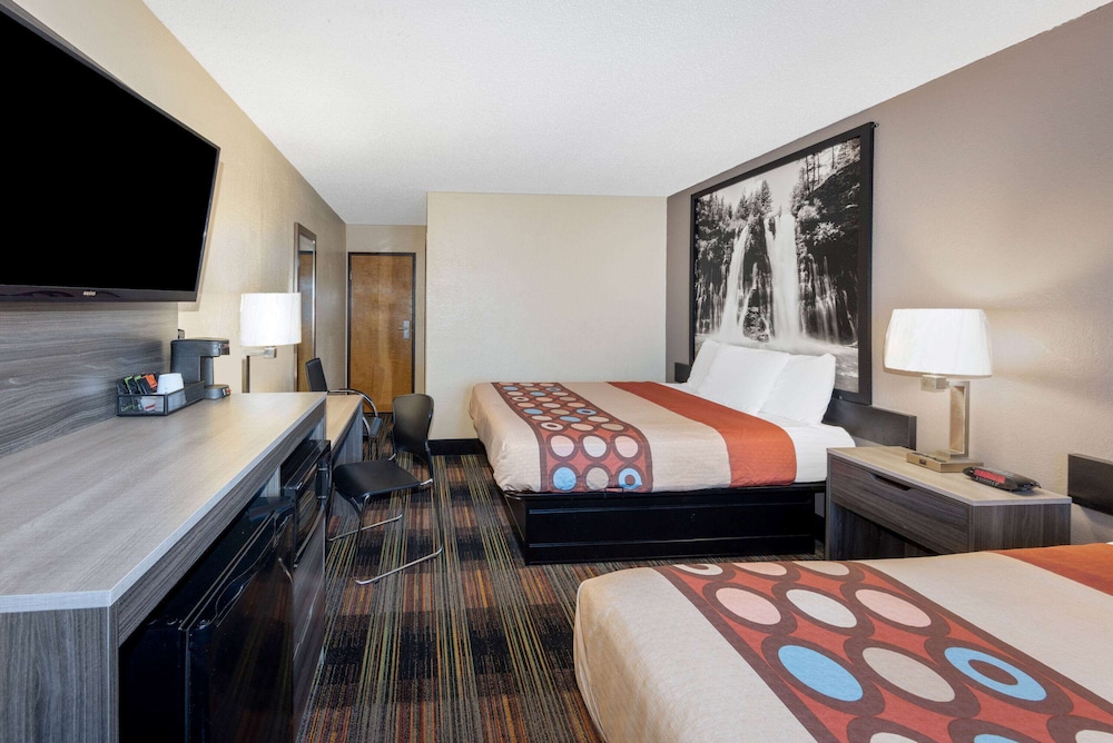 STANDARD, 2 QUEEN BEDS
