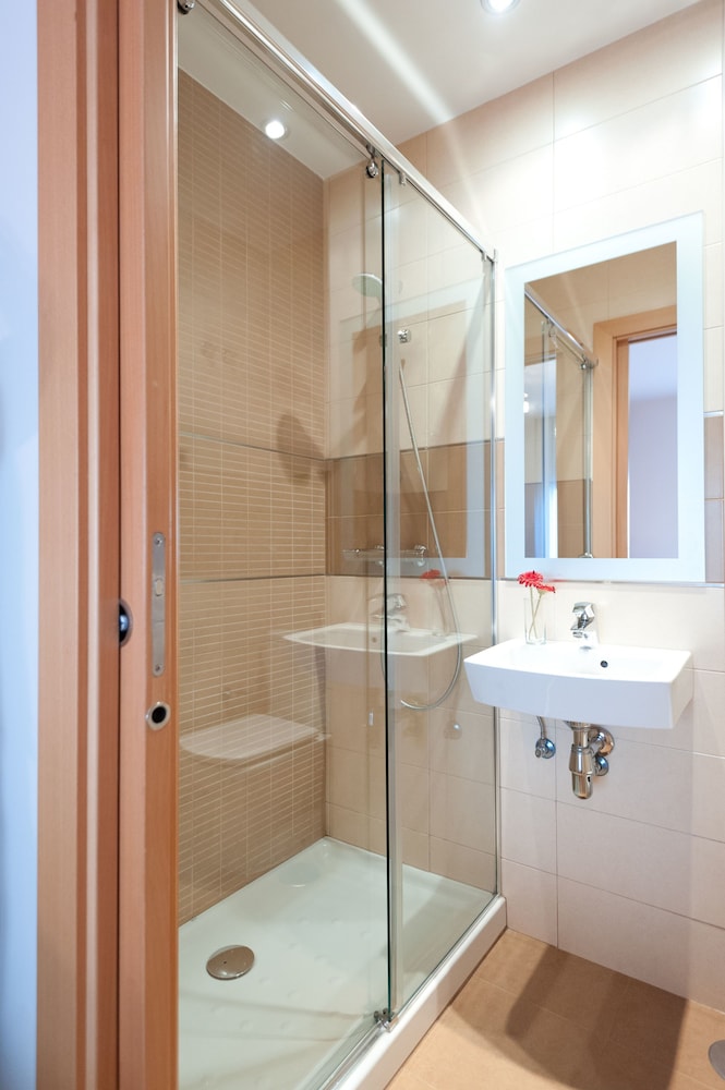 Hostal Abami I I 21/22