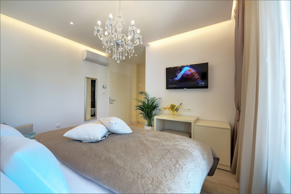 Via Porto Rooms 16/49