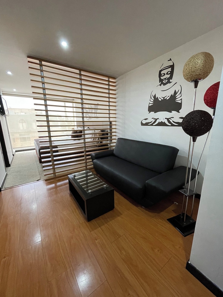 Regency Suites Hotel Boutique 35/53