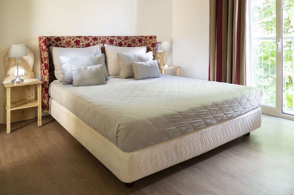 ROOM, TRIPLE