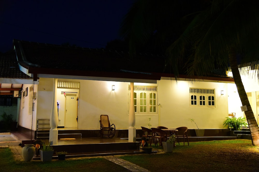 White Villa Airport Transit Hotel 1/45