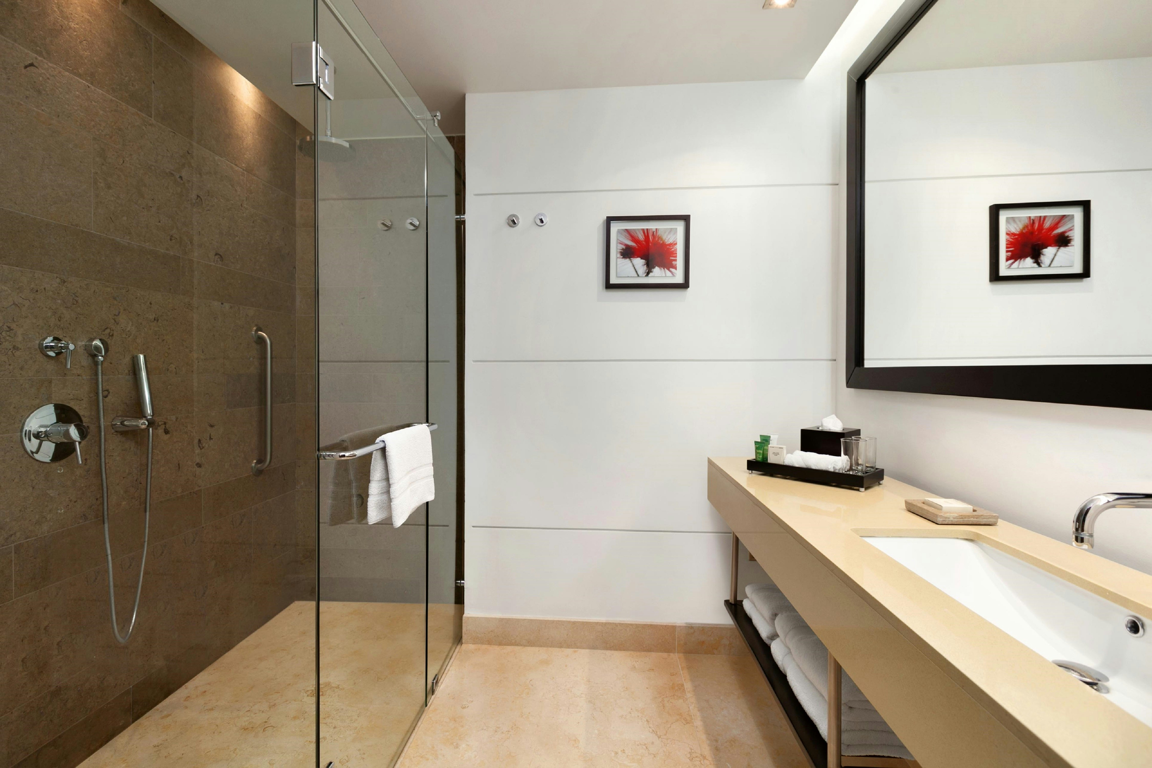 جناح بسرير كينج بشرفة، Hilton Bogota 4/6