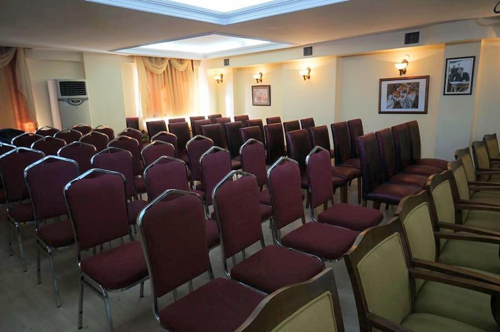 Helen Hotel 44/52