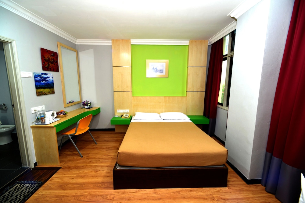 SUPERIOR, QUEEN BED