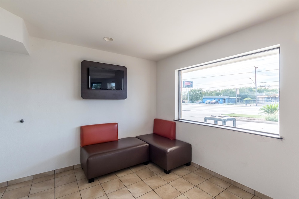 Motel6 San Antonio, TX - South IH-10 East 37/51